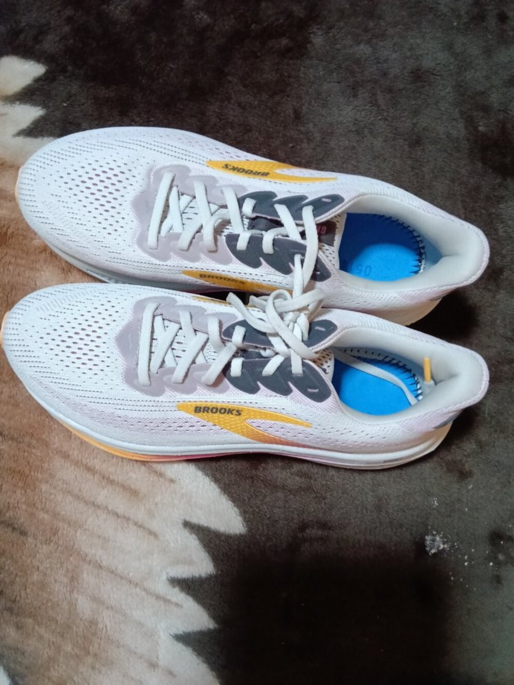 Brooks running shoes - Picture 2 of 4